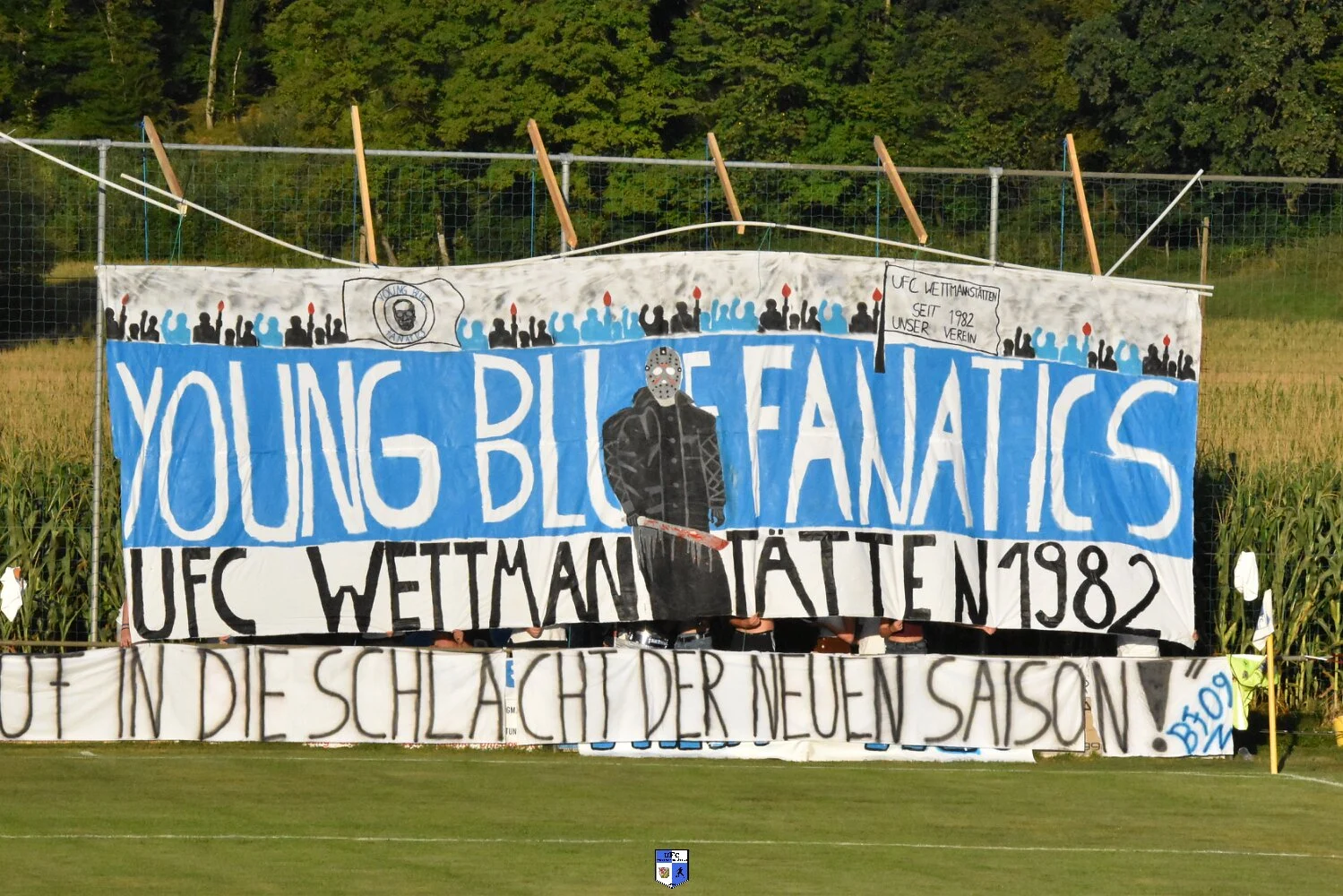 Fan-Banner der Young Blue Fanatics: UFC Wettmannstätten 1982